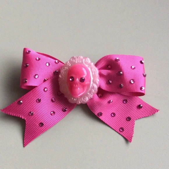 Tarina Tarantino Pink Skull Swarovski Crystal Bow Hair Clip - Picture 1 of 7